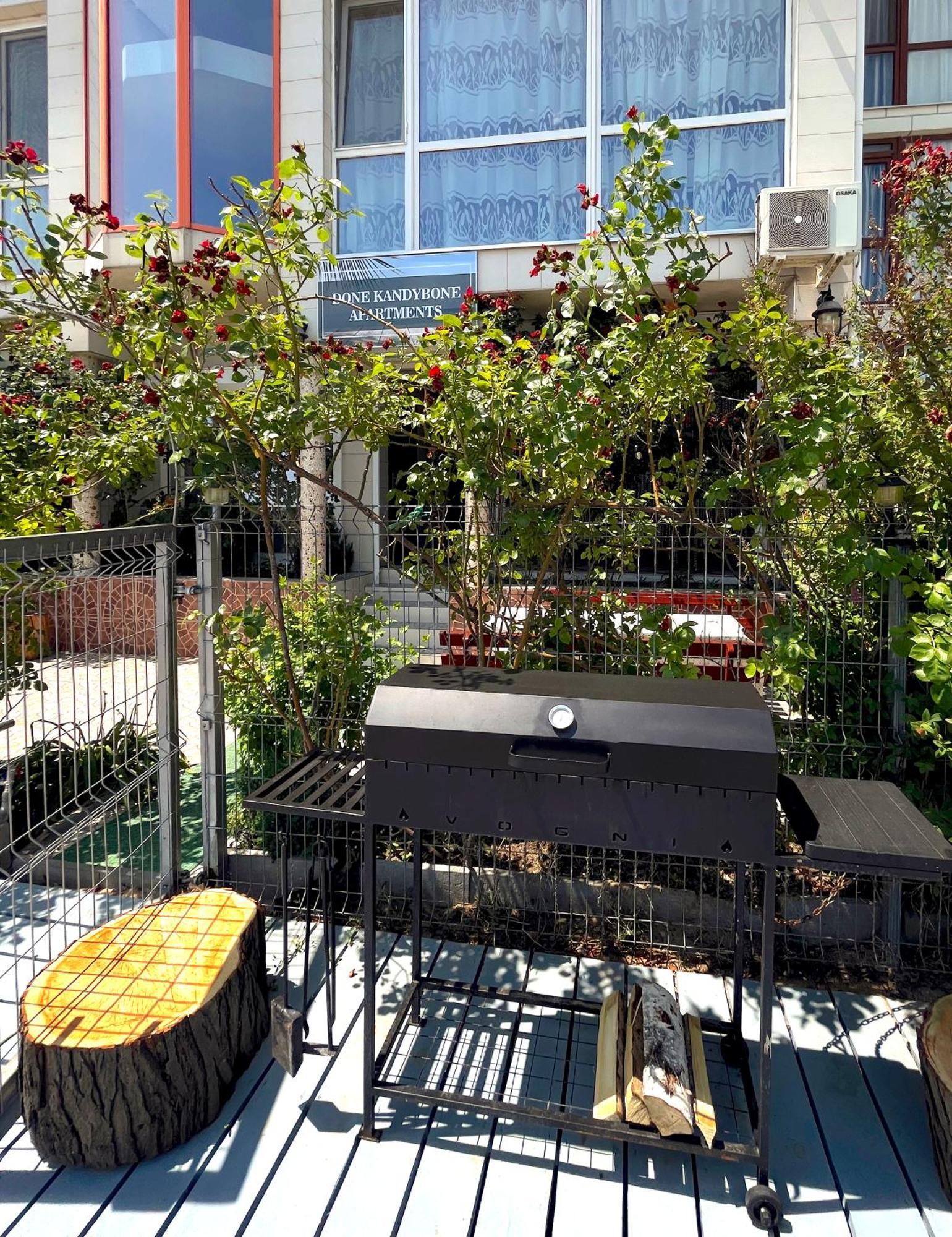 Done Kandybone Apartments Burlach'ya Balka Екстериор снимка